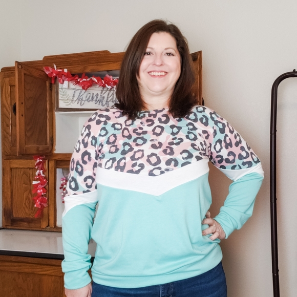 Plus Pastel/Mint Chevron Animal Print Top - Picture 4 of 4